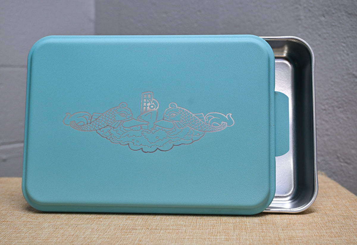 9x13 Baking Pan with Dolphins Cover