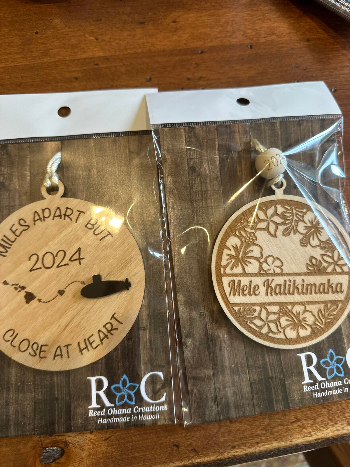 Wooden Engraved Ornament - Mele Kalikimaka