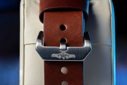 Tenacity Bubblehead Watch - watch band closure