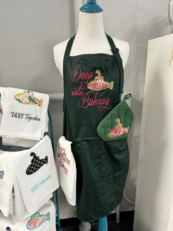 Apron, towel, and pot holder set - Deep into Baking