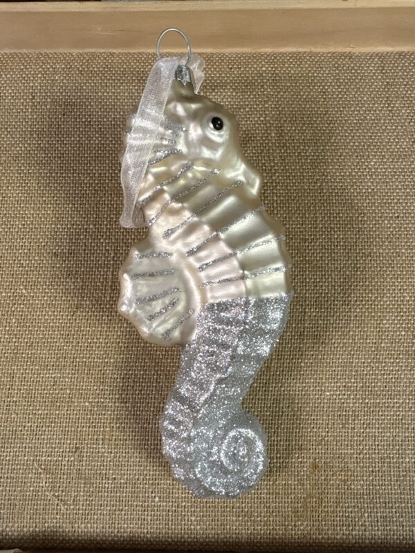 0980 - Seahorse Glass Ornament